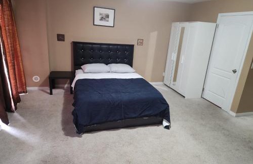 Brampton House | Relax at Cozy Jets Empire with Hot Tub Amenities