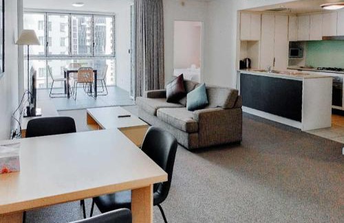 Brisbane Central Business District Apartment | Inviting 1B1B Apartment with Pool, Gym & Relaxing Sauna