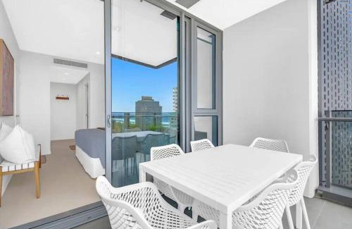 Broadbeach Apartment | Signature Oceanview Resort with Inviting Amenities Awaits