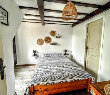 Barbaste House | Idyllic Retreat at L'or et des Landes with Pool & Views