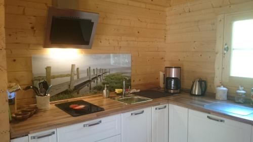 Dahmsdorf House | Guest Rated 9/10: Waldidyll am See with Oceanfront Views