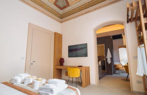 Catania City Centre House | Elegant ETNEA Suite 270: Guest Rated 10/10 with Hot Tub