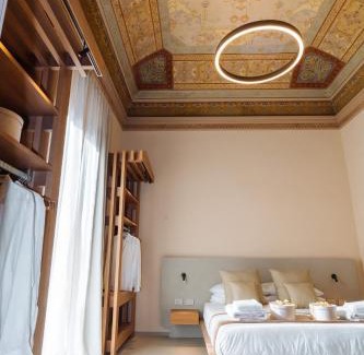 Catania City Centre House | Elegant ETNEA Suite 270: Guest Rated 10/10 with Hot Tub