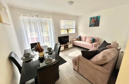 Holbrooks House | Comfortable 5-Bed House in Coventry by Seeka Stay