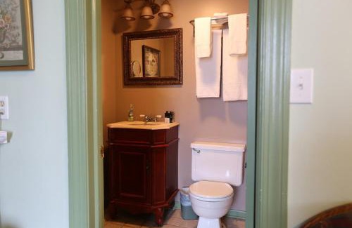 Stanardsville Bed & Breakfast | Cozy Stay at The Lafayette Inn & Restaurant with Breakfast