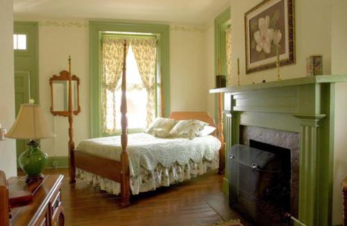 Stanardsville Bed & Breakfast | Cozy Stay at The Lafayette Inn & Restaurant with Breakfast