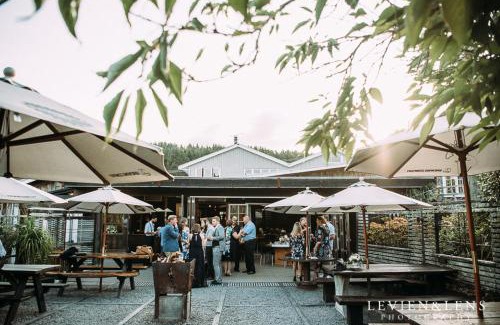 Leigh Hotel | Pet-Friendly Leigh Sawmill Accommodation with On-Site Dining