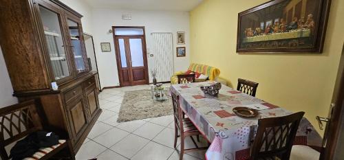 Tocco da Casauria Apartment | Experience Family-Friendly Comfort at La casa di nonna Ivola