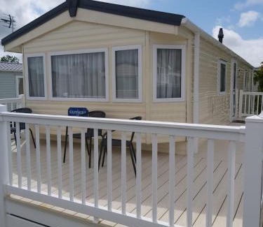 Barnstaple Resort | Endless Summer: Family-Friendly Escape with Kitchen Amenities