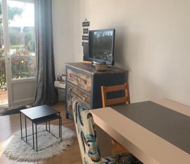 Thorigny-sur-Marne House | Family-Friendly Studio with Large Garden & Pet Amenities