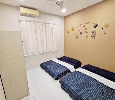 Kluang House | Welcoming 23 Sri Kluang HomeStay for Family Getaways