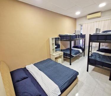 Kluang House | Welcoming 23 Sri Kluang HomeStay for Family Getaways