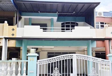 Kluang House | Welcoming 23 Sri Kluang HomeStay for Family Getaways