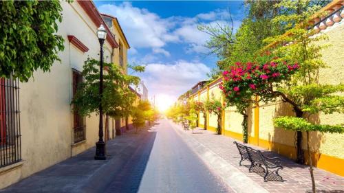 Guadalajara Municipality House | Discover Tlaquepaque Cultural Hacienda: Family-Friendly Stay