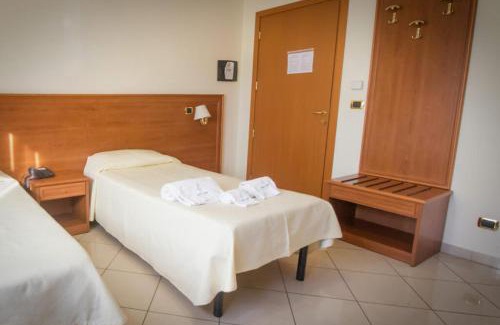 Modugno Hotel | Explore Hotel Jolly: Family-Friendly Stay with Dining Options