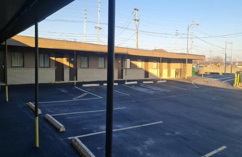 DuBois Hotel | Family-Friendly DuBois Manor Motel by OYO Awaits You