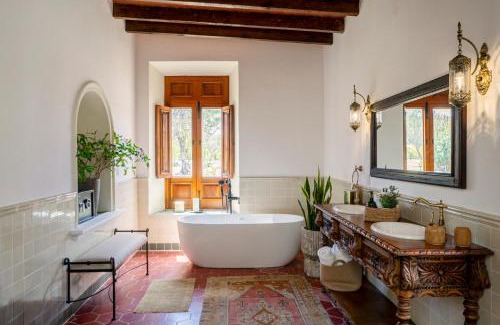 Comonfort Hotel | Indulge in New Suite Comfort near Vineyards and Serenity