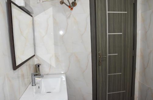 Guereo Bed & Breakfast | Discover Le Petit Coccon de LUZ: Family and Pet-Friendly Stay