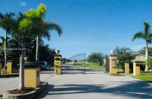 Sebring House | New House Near Sebring International Raceway with Pool