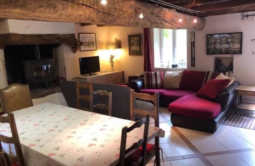 Herbignac House | Authentic Chaumiere for 9 – Perfect Family Getaway