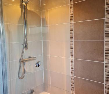 Borrowash House | Relaxing Escapes at Waterfall's with Hot Tub Amenities