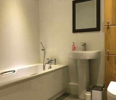Inverkeithing Apartment | Cozy Flat Just 20 Minutes from Edinburgh - Family-Friendly Stay