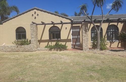 Cape Town House | Budget-Friendly Cottages on Glen for Family Getaways