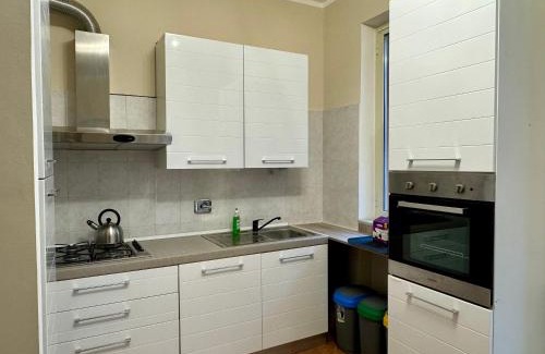 San Teodoro Apartment | Cozy Hotel by the Port with Wi-Fi and Hot Tub Access