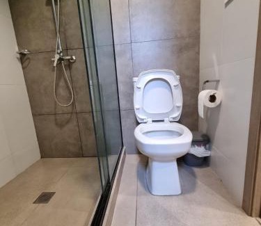 Santa Cruz Apartment | Experience Five-Star Comfort with Family-Friendly Amenities