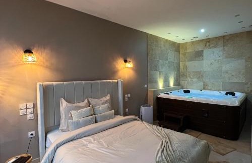 Crouy Apartment | Indulge in La Nuit de Rêve Suite with Hot Tub & Sauna