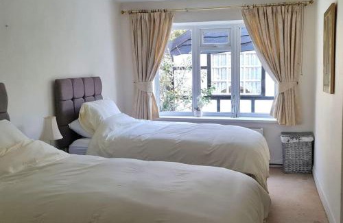 Stockport House | Relax at Shrigley Cottage: Quirky, Quiet & Pet Friendly