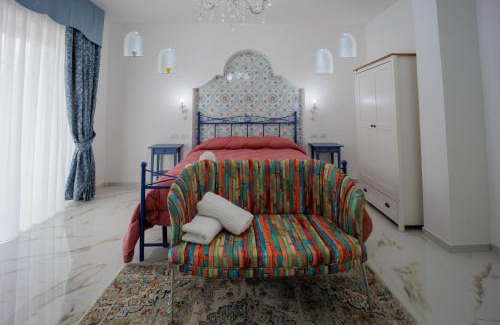 Naples Bed & Breakfast | Exceptional Stay at REDDIMUS Guest House with Hot Tub Access