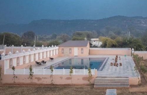 Sawai Madhopur Resort | Ranthambhore Pride: Family-Friendly Retreat with Pool & Dining