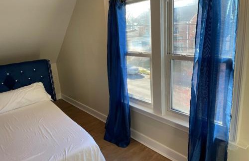 Lower Vailsburg House | Accessible Retreat: Pet Friendly & Wheelchair Accessible Stay
