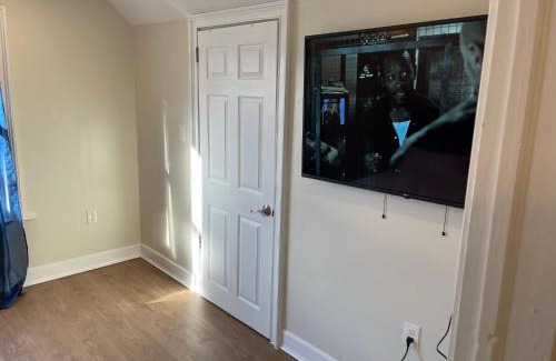 Lower Vailsburg House | Accessible Retreat: Pet Friendly & Wheelchair Accessible Stay