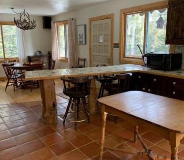 Alma Ski Chalet | Alma Sky Chalet: Pet and Child-Friendly Getaway