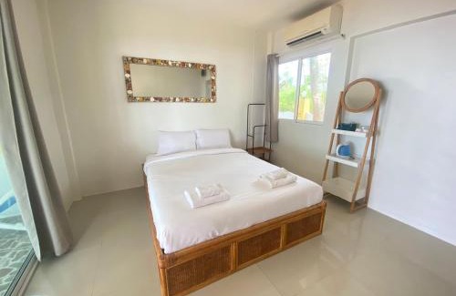 Sichon Resort | Relaxing Issara Beach Resort with Oceanfront Views