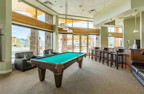 Central Okanagan Apartment | Vista del Ray: Family-Friendly Retreat with Pool & Hot Tub