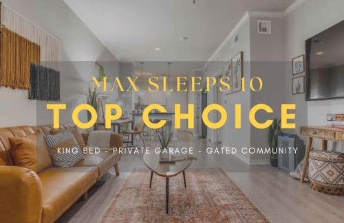 Cityplace Apartment | Pet-Friendly Uptown King Bed with Pool & Hot Tub Access