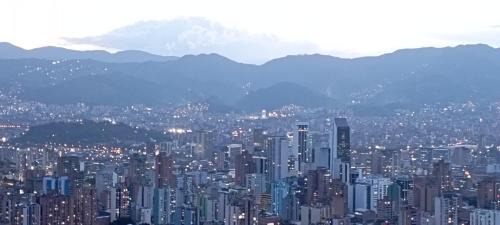 Villa Hermosa Apartment | Comfortable Apartment in Medellín with City Views