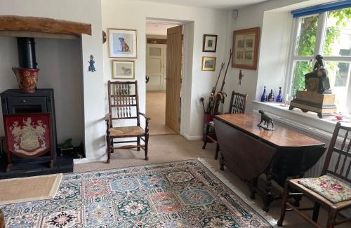 Meysey Hampton Bed & Breakfast | Explore Field End House: A 4-Star Gem with Kitchen Amenities