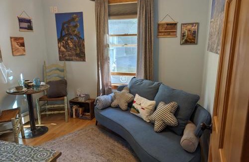 Surry House | Memorable Pond Retreat - National Parks Suite with Kitchen