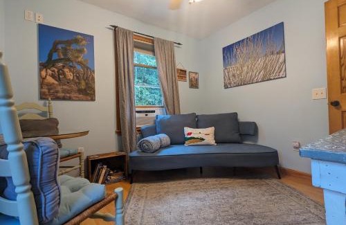 Surry House | Memorable Pond Retreat - National Parks Suite with Kitchen