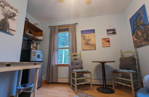 Surry House | Memorable Pond Retreat - National Parks Suite with Kitchen