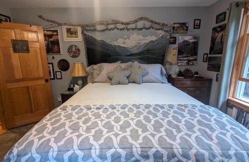 Surry House | Memorable Pond Retreat - National Parks Suite with Kitchen