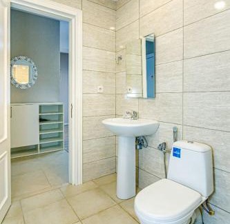 Bayil Apartment | Garden View Retreat at Sabah Residance with Pool & Hot Tub