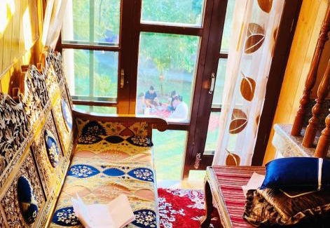 Brein House | Cozy Zulal Guest House with Family and Pet-Friendly Stays