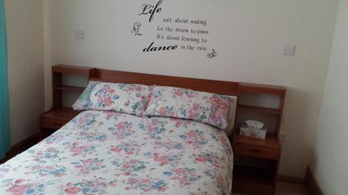 Penarth Bed & Breakfast | Cozy Weaver's House B and B with Family-Friendly Amenities
