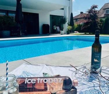 Graz-Straßgang Villa | Exclusive Designer Villa with Pool and Pet-Friendly Amenities