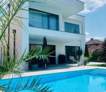 Graz-Straßgang Villa | Exclusive Designer Villa with Pool and Pet-Friendly Amenities